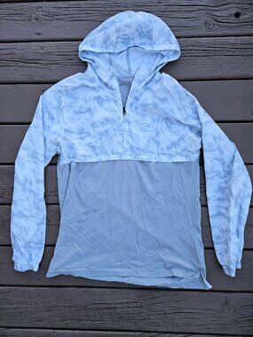 Under Armour Fitted Quarter Zip Gray Hoodie Size Large Camo Anorak Active Shirt